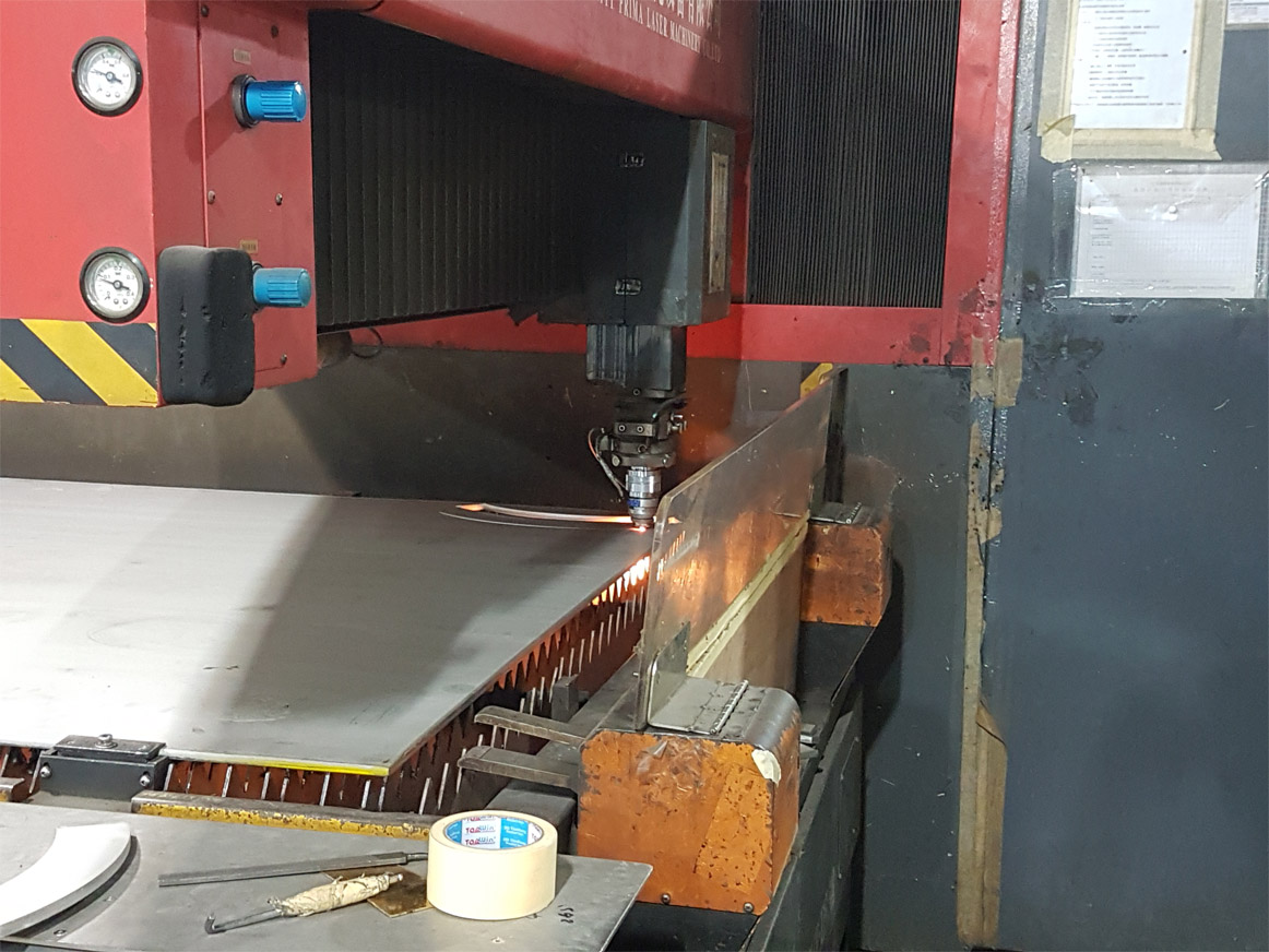 Decca Europe Metal Cutting Craftsmanship