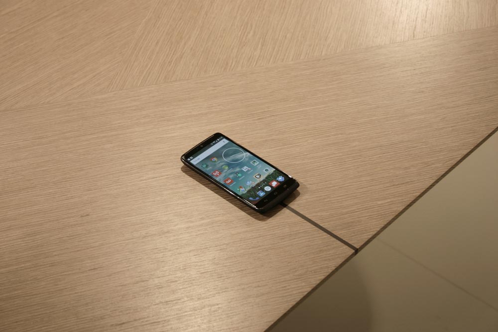 Decca-London-Motile-height-adjustable-conference-table-decca-charge-wireless-charging