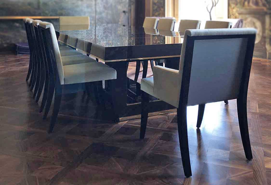 Bespoke extendable dining table by Decca